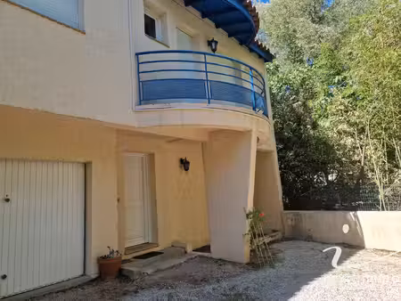 t3 en duplex avec garage et cour
