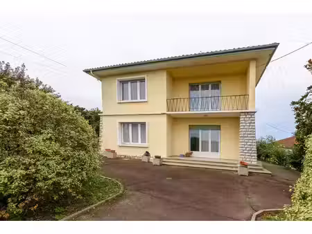 maison avec dépendances à castel-sarrazin