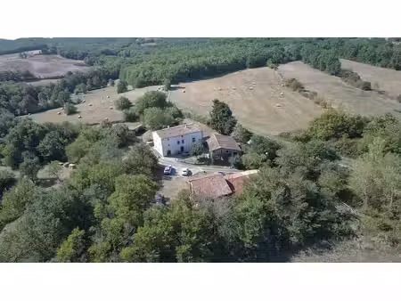 escueillens-corps de ferme de caractere renové 26 hectares d
