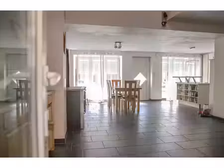 jolie maison de 4 chambres
