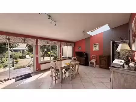 belle maison familiale avec garage à proximité des commodit