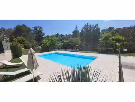 a vendre maison / la roquette / 92 m² individuelle/piscine