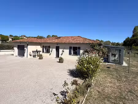 maison de plain-pied avec garage et terrain -