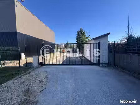 local d'activité 550 m²