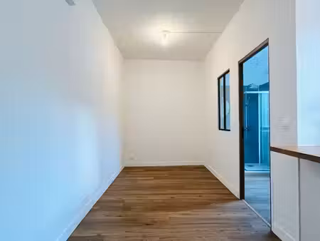 studio 20m² refait à neuf (dpe d) – à 1 min gare (rer c) – emplacement stratégique