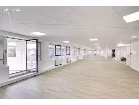 bureaux 1 469 m²