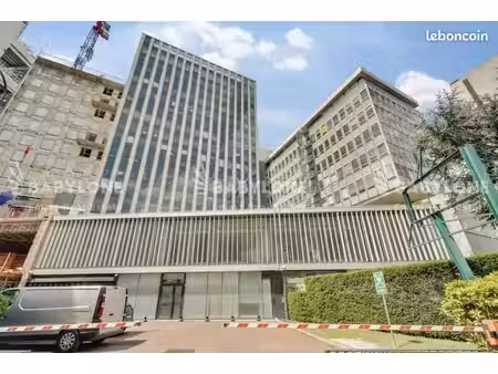 bureau 592 m²