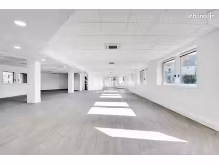 bureaux 1 037 m²