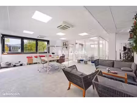 bureaux 104 m²