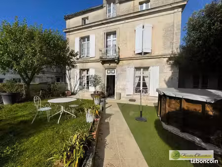 maison 9 pièces 220 m²