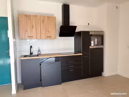 appartement t3 rénové - libre d'occupation - 2 parkings - saintes
