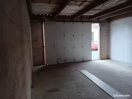 location grand garage 35m² rochefort