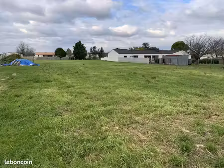 terrain à bâtir de 1033 m2 au prix de 32500 à rouffiac (17)