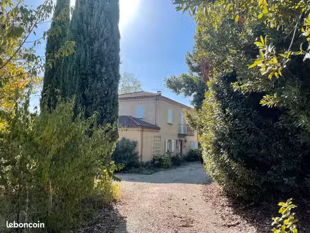 maison de village avec grand jardin  piscine et garage