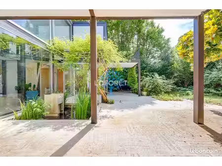 villa 8 pièces 241 m²