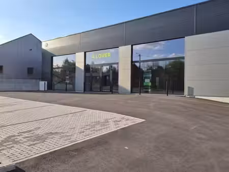 surface commerciale proche de la frontière luxembourgeoise.