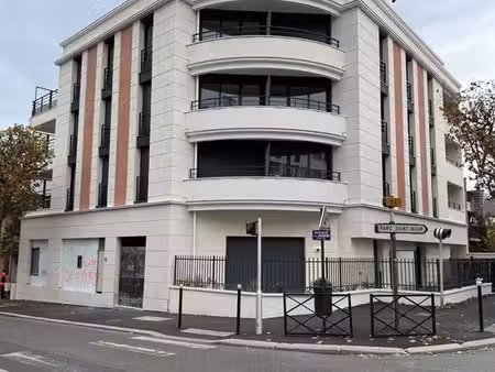 boutique 75 m² st maur des fosses