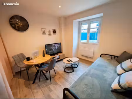 studio 19 m² refait à neuf avec cour privative  internet inclus