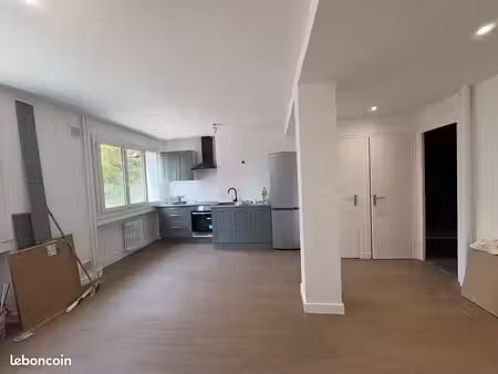 t2 meublé 48 m² – entièrement rénové – secteur cours fauriel