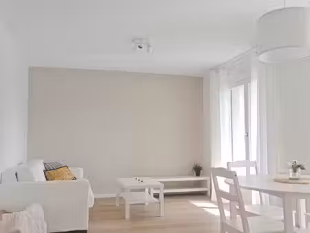 t4 meublé 74 m² – vue roseraie sans vis-à-vis – 2 balcons