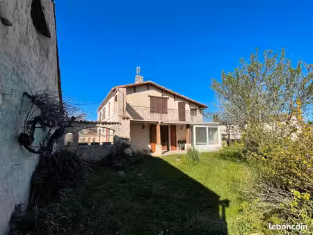 maison charentaise avec dépendances