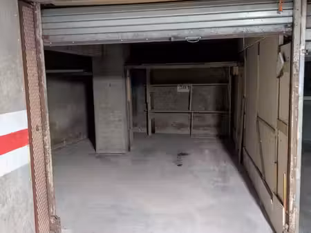 grand garage fermé 22m² marseille 13003
