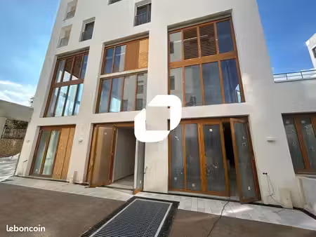 local d'activité 1 791 m²