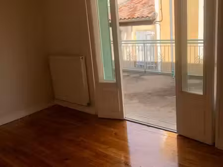 appartement type appartement type f3 avec terrasse au centre ville et stationnement