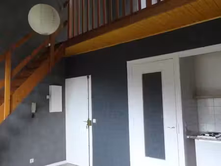 t1avec mezzanine à louer à rochetaillée