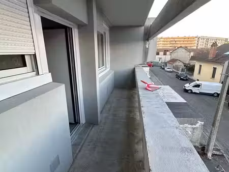 à louer studio dans résidence d’architecte
