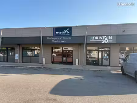 à vendre – boulangerie / pâtisserie / snack à châteauneuf de galaure