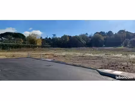 terrain 1 330 m² allan