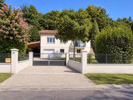 maison entièrement rénovée à vendre 4 pièces de 85m2 avec 3 chambres et garage 60 m2 sur 8