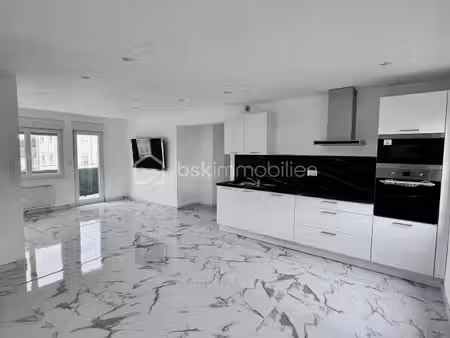 creutzwald - quartier neuland | appartement 85 32 m² entièrement rénové - 3 chambres - bal