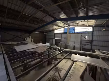 entrepôt 478 m² – zone industrielle sainte-marie