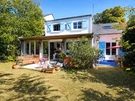 maison ancienne dans une impasse privé