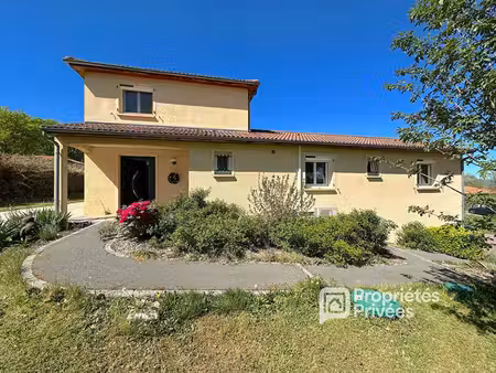 maison 8 pièces 258 m2 avec piscine sur terrain clos 2832 m2
