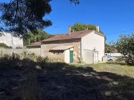 vente maison 4 pièces 104 m² à saint-jean-d'angle (17620)  117 000 €