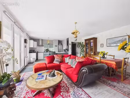 appartement t5 lumineux 104 m² avec balcon plein sud  garage et cave — carhaix-plouguer