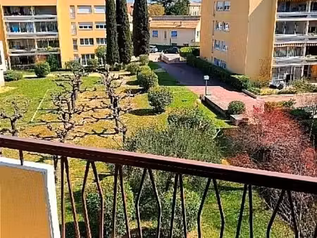 appartement 50 m2 climatisé (centre ville) résidence fermée et sécurisée (vente direct par