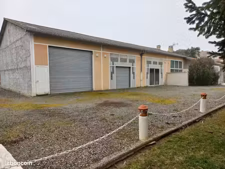 hangar 200 m2 fermé à gros potentiel