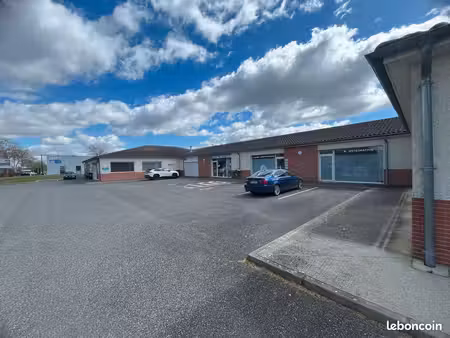 beau local professionnel 85 m2 avec parking  6 pièces