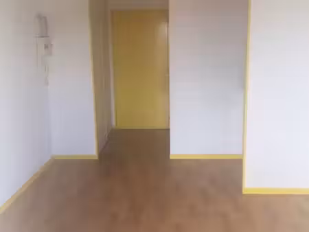 studio 18m2 purpan parking et balcon