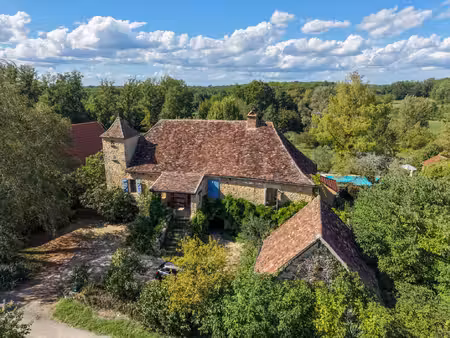 exclusivite secteur gourdon - charme et authenticité pour cette belle propriété en pierre.