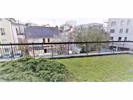 deux pièces avec terrasse jardin au 2 eme étage avec cave et emplacement de parking