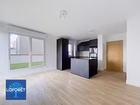 cergy (95) - bel appartement de trois pièces avec grande terrasse !