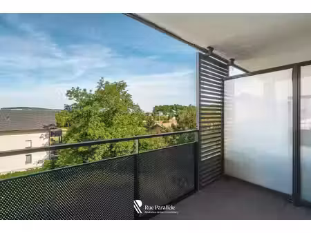 spacieux et lumineux t4 à balmont avec garage et parking