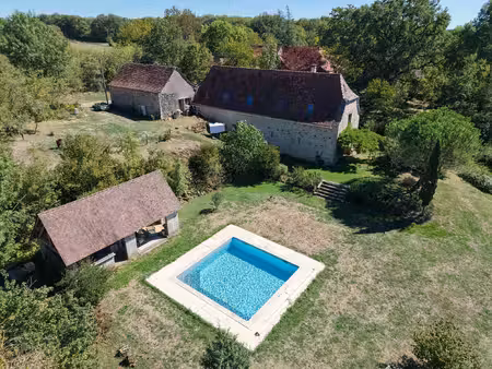 propriété en pierre rénovée avec piscine