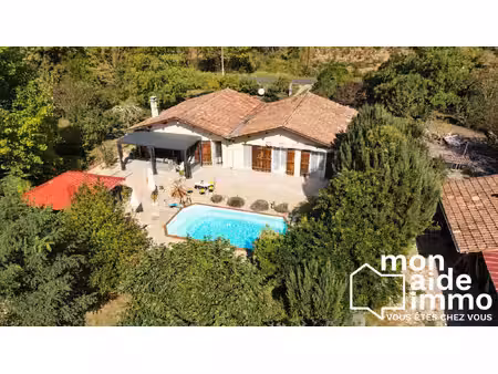 charmante maison individuelle  4 chambres  piscine et beau terra