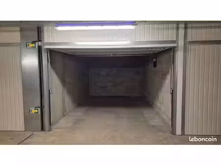 box en sous sol avec porte auto - centre ville